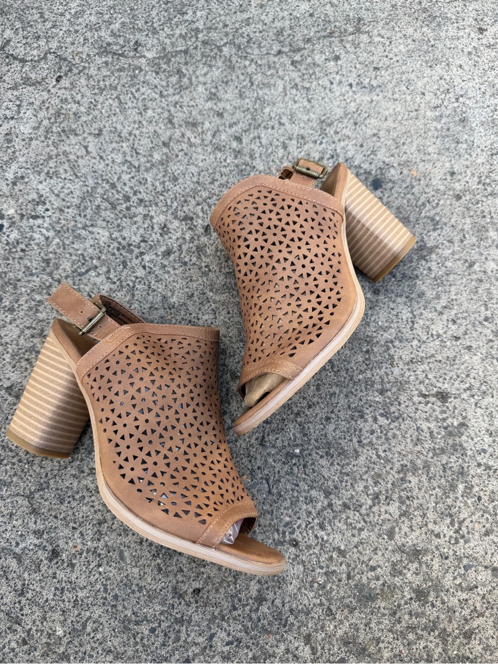 Universal Thread Tan Laser-Cut Peep-Toe Block Heel Sandals size 6.5